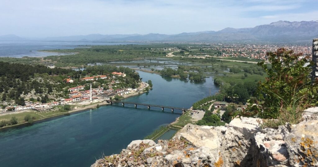 Tentoi të hidhej në Bunë me fëmijët/ Flet e ëma: Më dërgoi mesazh që ishte tek ura e Bunës, prej 9 vitesh është në proces divorci