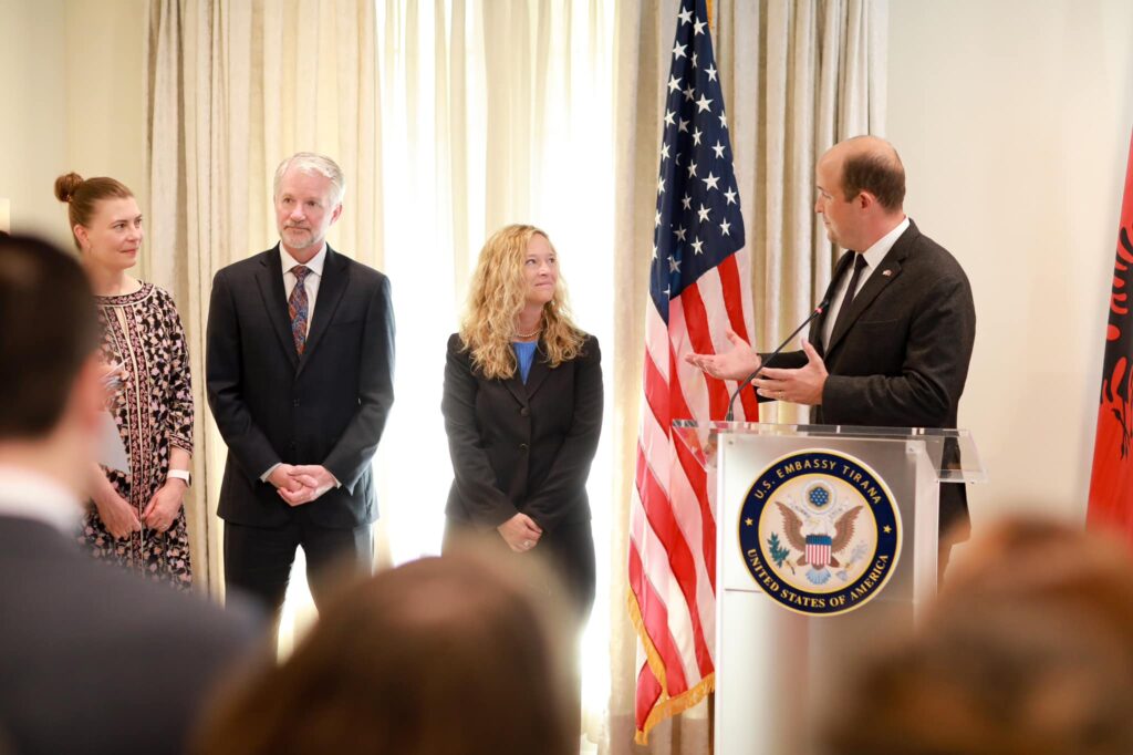 Në mbështetje të reformës në drejtësi/ Delegacioni i lartë nga SHBA, përfundojnë sot vizitën në Tiranë