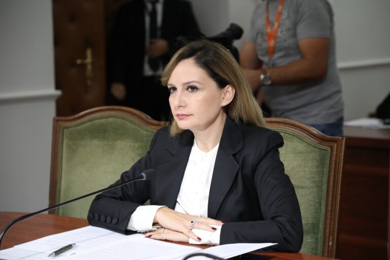 Zbardhja e vendimit të GJK shfuqizoi tatimin 15% për profesione e lira, reagon deputetja Tabaku: Vumë një tullë të vogël në sistemin e...