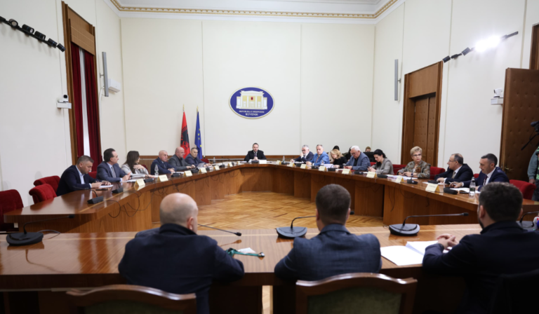 Miratohet raporti i PS në “TIMS”/ Rrëzohet kërkesa e Salianjit për bashkimin