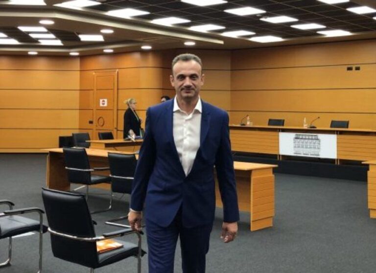 Arrestohet drejtuesi i Prokurorisë së Vlorës Aurel Zarka, në pranga avokati dhe ish-oficerja e Krimeve të Rënda (Detajet)