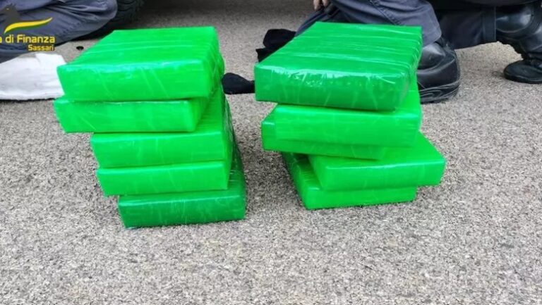 Me 2 milionë euro drogë, italiani dhe shqiptari kapen në port