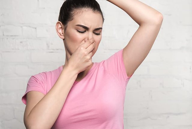 Pse aroma e trupit ndryshon me moshën? Si ta mbani nën kontroll Pse aroma e trupit ndryshon me moshën? Si ta mbani nën kontroll