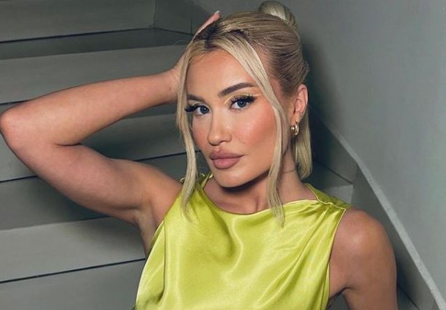 Shokon blogerja e njohur, Dea Michelle: Jam me të vjetrën e Epokës së Gurit Shokon blogerja e njohur, Dea Michelle: Jam me të vjetrën e Epokës së Gurit