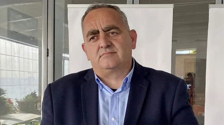 Zgjedhjet për kryebashkiakun e ri/ Beleri poston nga burgu: Zemra ime është në Himarë, ku sot pjesëtarët e minoritetit etnik grek po bëjnë betejën përfundimtare Zgjedhjet për kryebashkiakun e ri/ Beleri poston në greqisht: Zemra ime është në Himarë, ku sot pjesëtarët e minoritetit etnik grek po bëjnë betejën përfundimtare