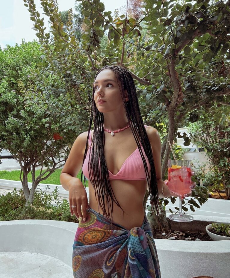 Flokët e gjata gërsheta dhe me buzëqeshjen e ëmbël që nuk i mungon kurrë, Nevina Shtylla ndan fotot nga pushimet në Greqi Flokët e gjata gërsheta dhe me buzëqeshjen e ëmbël që nuk i mungon kurrë, Nevina Shtylla ndan fotot nga pushimet në Greqi