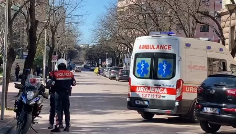 E rëndë në Tiranë/ I moshuari nd*rron jetë në banesën e tij