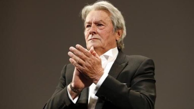 Djali i vogël i Alain Delon sfidon testamentin e të atit, kërkon anulimin e akteve që favorizojnë motrën Anoushka