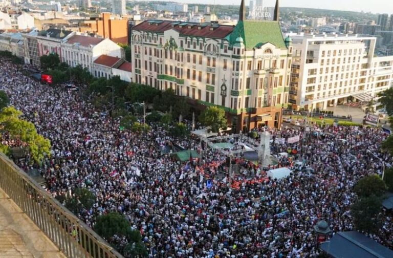 SHBA-ja mohon se ka nxitur protestat në Serbi