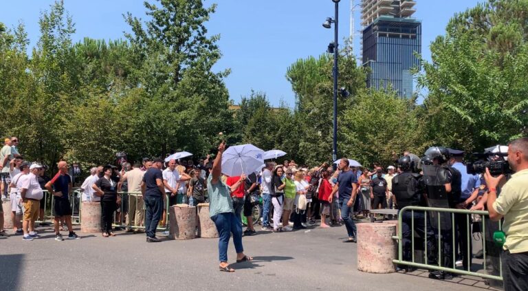 Protesta e opozitës para Bashkisë së Tiranës, ja segmentet rrugore që do të bllokohen