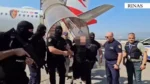 Pamje/ Në shoqërimin e dhjetëra policëve. Leonard Duka mbërrin në Rinas
