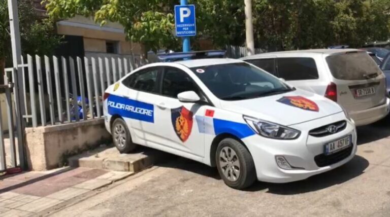 Të shtëna me ar*ë në Sarandë, plagoset një person E mashtruan se do e transportonin deri në Shkodër/ Të rinjtë marrin në automjet pakistanezin dhe e dhunojnë
