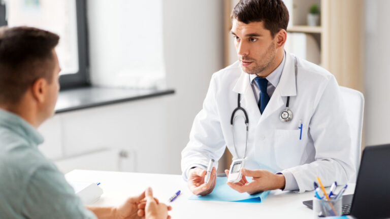 Simptomat janë të ngjashme/ Helmim apo virozë? Ja si të dalloni shqetësimet e stomakut!