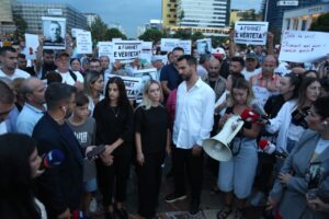Vrasja e Egli Progës/ Nis protesta në Sheshin Skënderbej
