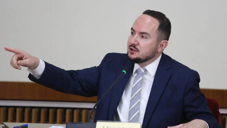 Të shtënat me armë zjarri ndaj policisë/ Salianji thumbon: Ministri i Brendshëm po mbron veten, duhet ndryshim