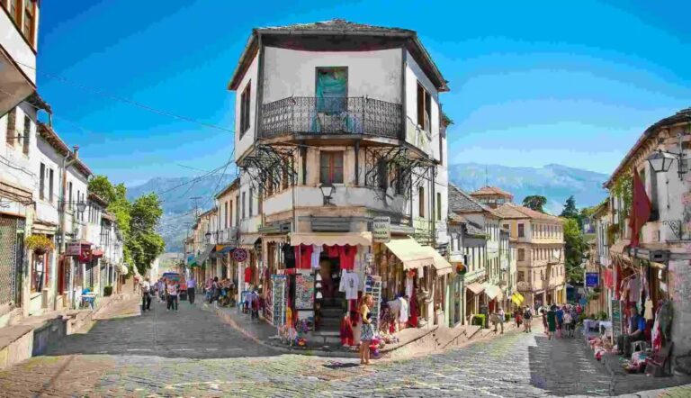 Gjirokastra bëhet “e përzgjedhura e turistëve” për 2024-ën në Tripadvisor Gjirokastra bëhet “e përzgjedhura e turistëve” për 2024-ën në Tripadvisor