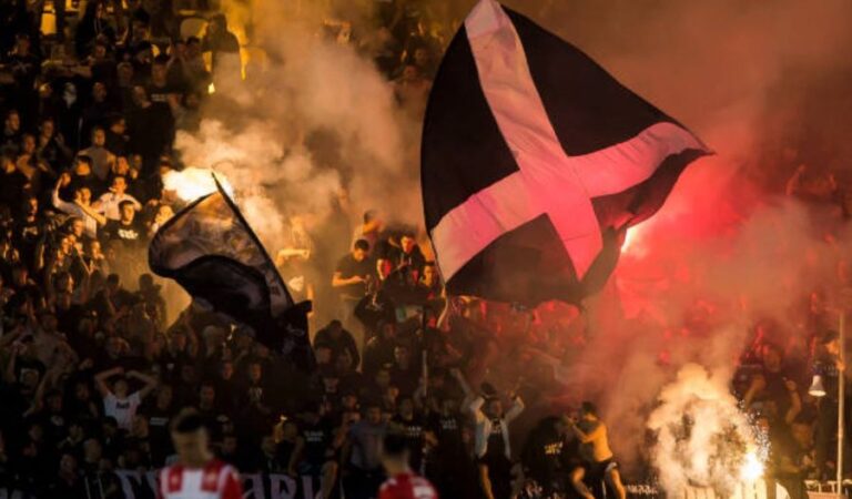 Tifozët serbë nuk heqin dorë nga ofendimet ndaj shqiptarëve në stadium Tifozët serbë nuk heqin dorë nga ofendimet ndaj shqiptarëve në stadium