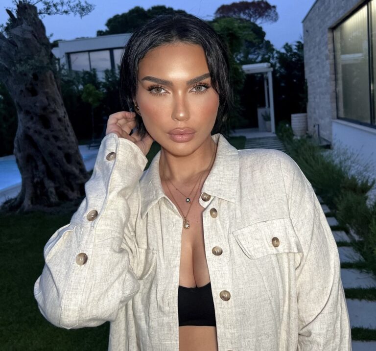 Einxhel Shkira nënë me kohë të plotë/ Hedh “kunja” për kolegët: S’të lë rradhë njeri, jemi bërë moderator për metër katror Einxhel Shkira nënë me kohë të plotë/ Hedh “kunja” për kolegët: S’të lë rradhë njeri, jemi bërë moderator për metër katror