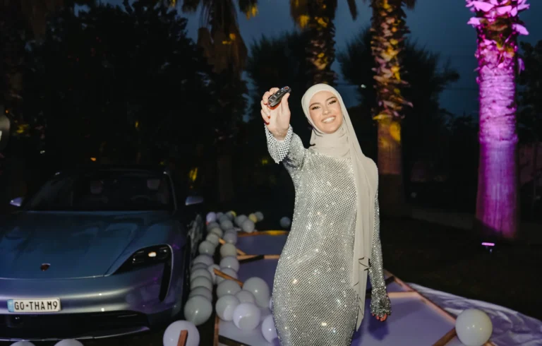 U ndaluan për shpejtësinë marramendëse/ Tik-tokerja Hati nuk i ndal ironitë për policinë U ndaluan për shpejtësinë marramendëse/ Tik-tokerja Hati nuk i ndal ironitë për policinë