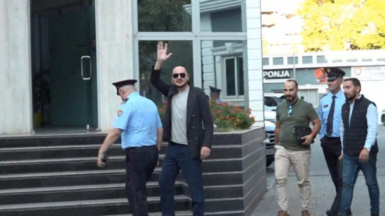 Dënimi me 1 vit burg/ PD i nis ‘Dosjen Salianji’ kancelarive dhe mediave kryesore në botë, nga Kongresi Amerikan te NYT Dënimi me 1 vit burg/ PD i nis ‘Dosjen Salianji’ kancelarive dhe mediave kryesore në botë, nga Kongresi Amerikan te New York Times