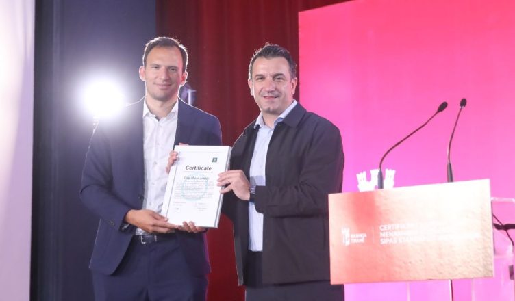 Certifikimi ISO 9001 nga kompania gjermane DEKRA/ Veliaj: Nga një qytet i falimentuar e kthyem në kryeqytetin e turizmit Certifikimi ISO 9001 nga kompania gjermane DEKRA/ Veliaj: Nga një qytet i falimentuar e kthyem në kryeqytetin e turizmit