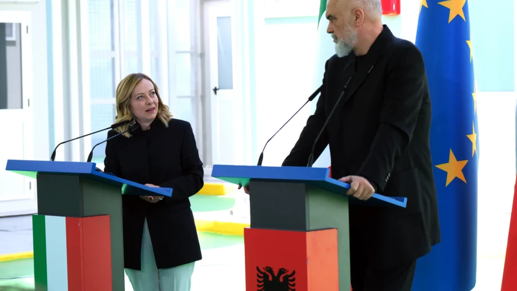 Marrëveshja për emigrantët/ Meloni: Profesionistët e emigracionit do të bëjnë gjithçka për t'i vënë shkopinj nën rrotat e kësaj nisme