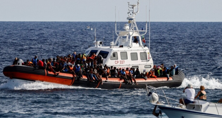 Pas Italisë, edhe Britania do sjellë në Shqipëri emigrantë? Detaje nga plani që po diskutohet