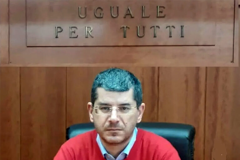 “Fatkeqësisht me popullin shqiptar kam lidhje gjaku”/ Eksperti italian: Ekziston rreziku i infiltrimit të mafias në qendrat e emigrantëve në Shqipëri