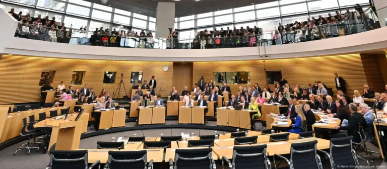 Gjermani:Kaos në parlamentin e landit pas skandalit me AfD