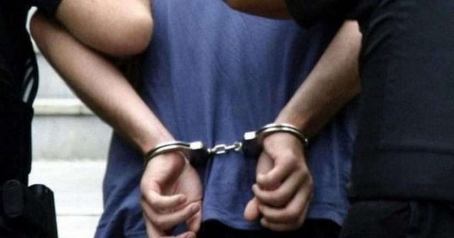 Nga i dehur në timon te posedimi i heroinës, arrestohen katër persona në Tiranë Nga i dehur në timon te posedimi i heroinës, arrestohen katër persona në Tiranë