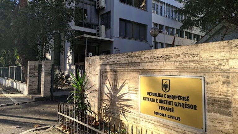 Akuzohet se strehoi Marklen Hakën/ Gjykata e Tiranës lë në burg Klajdi Hakën Akuzohet se strehoi Marklen Hakën/ Gjykata e Tiranës lë në burg Klajdi Hakën