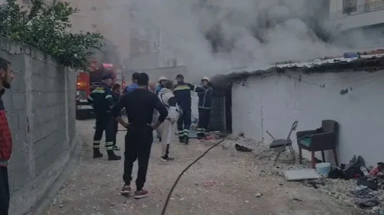 E papritur/ Përfshihet nga flakët një banesë, dalin detajet e para E papritur/ Përfshihet nga flakët një banesë, dalin detajet e para