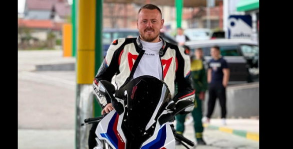 Tragjike/ Vdes në aksident djali i doktorit të njohur, miqtë rrëqethin: Dashuria për motorin i mori jetën
