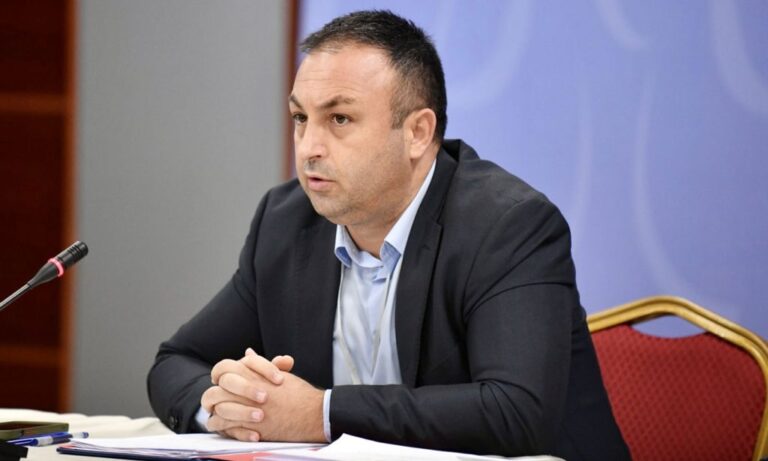 Anija me mbetje toksike në Durrës/ Hoxha: Kërkojnë infrastrukturë të posaçme, s’janë kuti kartoni