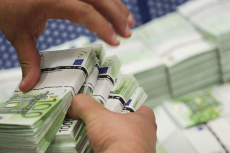 Banka e Shqipërisë ka blerë të paktën 31.6 milionë euro që nga fillimi i vjeshtës Banka e Shqipërisë ka blerë të paktën 31.6 milionë euro që nga fillimi i vjeshtës