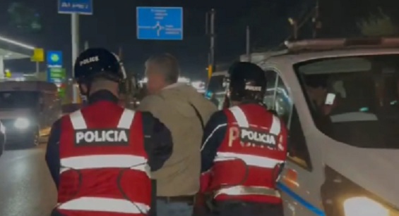 Pak pas përfundimit të mosbindjes civile, shoqërohen në Komisariat 12 protestues