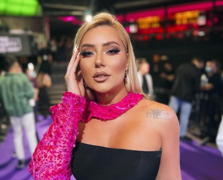 Tha se di emra të artistëve shqiptarër/ Ronela: Diddy është një manjak me miliarda, te ne i gjen në autobusa e gazeta