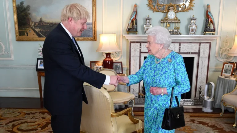 "Kishte kancer në kocka", Boris Johnson thyen protokollin mbretëror, zbulon shkakun e vdekjes së mbretëreshës Elizabeth II