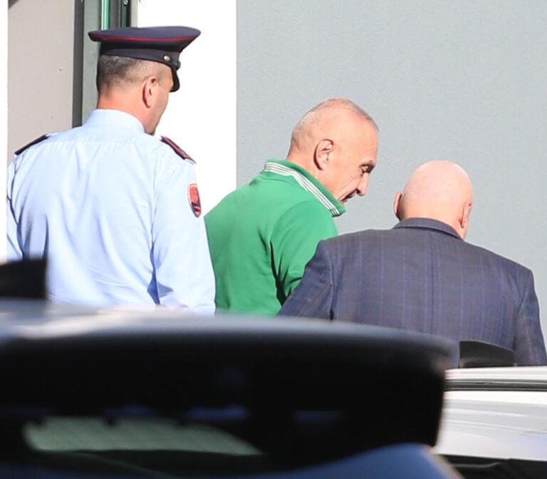 12 ditë nga arrestimi, si është gjendja shëndetësore e Ilir Metës? Ja kush e ka takuar deri tani Arrestimi i Ilir Metës/ Reagon zyra e delegacionit të BE në Shqipëri: Nuk komentojmë çështjet që janë në hetim