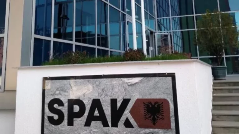 SPAK merr të pandehur kryebashkiakun e Devollit, Eduard Duro