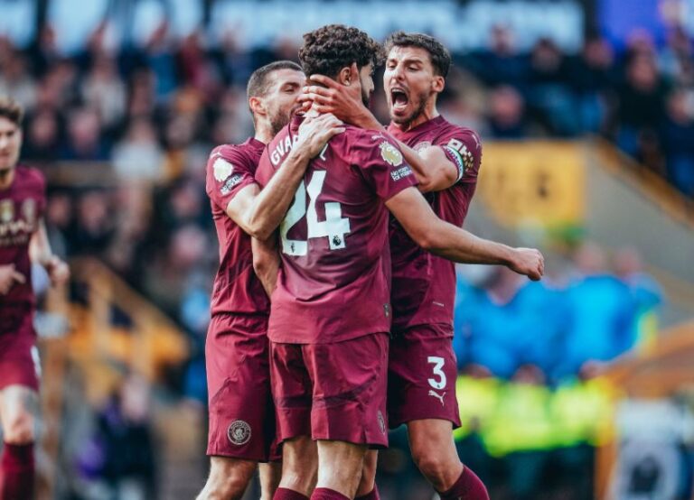 Mançester Siti fiton në frymën e fundit, Stons dhe VAR-i nderojnë kampionët në fuqi të Premier Ligës