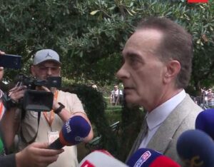 "Më vuri pistoletën te gjoksi"/ Deputeti i PD denoncon policinë: E nxori dhe tha, e do këtë? Shqip e tha...