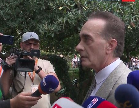 “Më vuri pistoletën te gjoksi”/ Deputeti i PD: E nxori dhe tha, e do këtë? Shqip e tha… "Më vuri pistoletën te gjoksi"/ Deputeti i PD denoncon policinë: E nxori dhe tha, e do këtë? Shqip e tha...