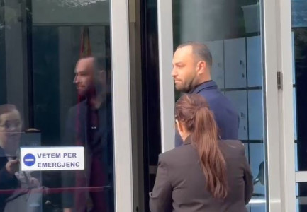 Dorëzoi mandatin e deputetit, Jurgis Çyrbja mbërrin në SPAK Dorëzoi mandatin e deputetit, Jurgis Çyrbja mbërrin në SPAK
