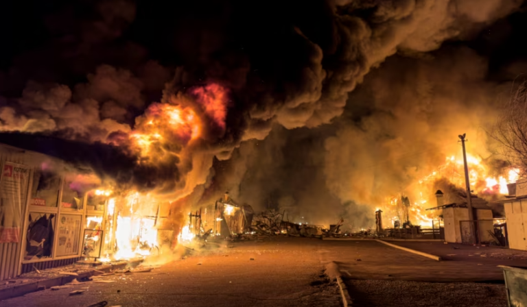 E rëndë/ Sulmohet infrastruktura civile, humb jetën një person. Plagosen mbi 10 të tjerë
