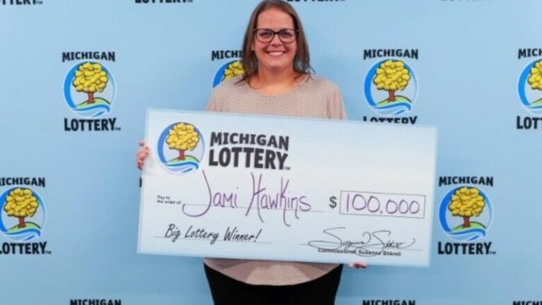 Mendoi se po talleshin me të/ Jami Hawkins, gruaja nga Michigani fiton 100 mijë dollarë nga një lotari