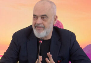 Bonusi për pensionistët/ Rama premtim të moshuarve: Këtë Vit të Ri do të buzëqeshni më shumë