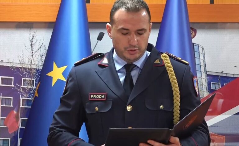 Ilir Proda "përvesh mëngët"/ Emëron bashkëshorten e efektivit të rënë drejtoreshë të Burimeve Njerëzore