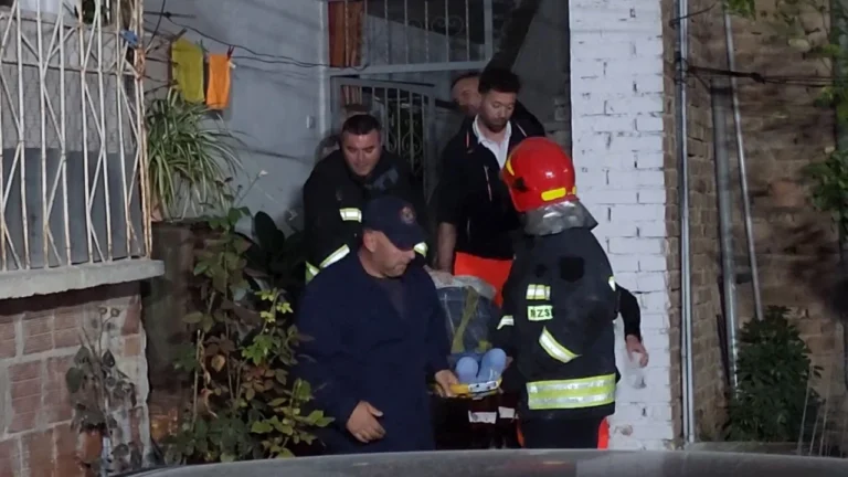 Zbardhet ngjarja/ Çfarë e shtyu 42-vjeçarin “t’u merrte jetën” prindërve të tij Zbardhet ngjarjes/ Çfarë e shtyu 42-vjeçarin t’u merrte jetën prindërve të tij