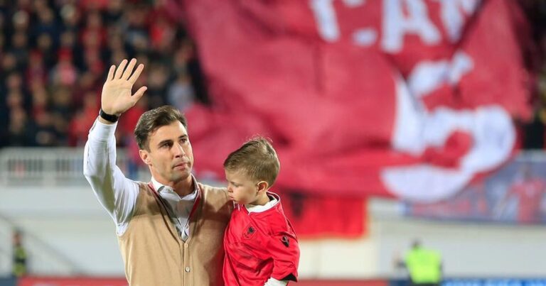 Pyetja nga djali e preku shumë. Lorik Cana na zbulon më shumë nga jeta e tij